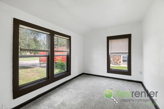 Building Photo - 3 Bedroom 1 Bath for rent | Seneca and McC...