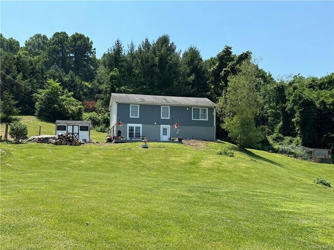 Primary Photo - 20 Davis Hill Rd