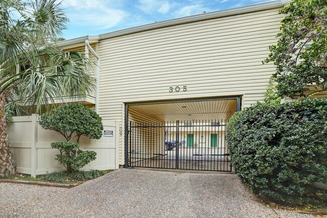 Primary Photo - 305 Avondale St