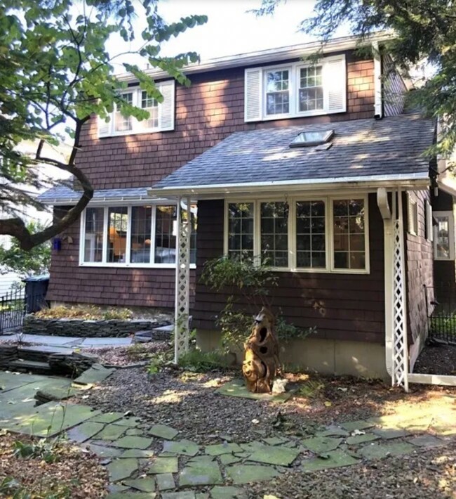 Building Photo - 4 Irving Pl