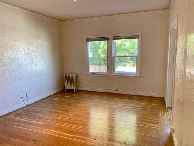 Building Photo - 507 Forest St