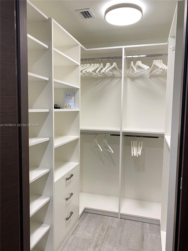 Building Photo - 1000 Brickell Plaza