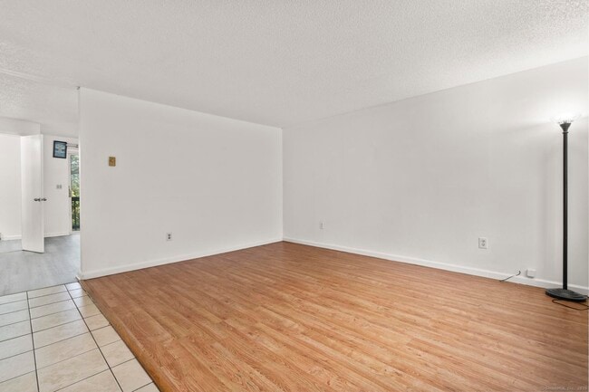 Building Photo - 123 Sumac St