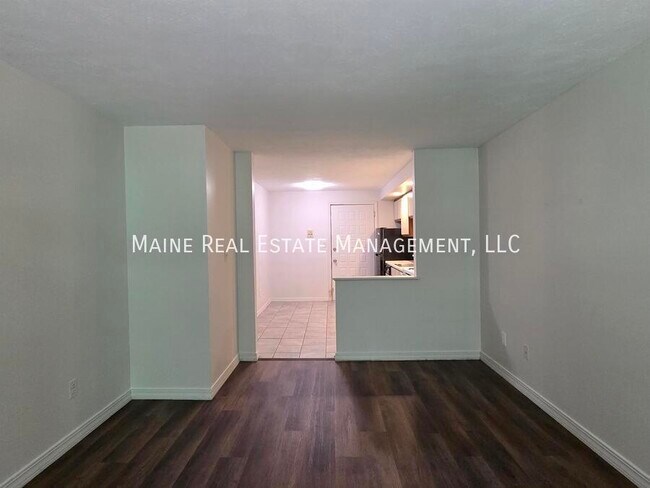 Building Photo - 20 Tall Pines Dr