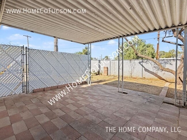 Building Photo - 1319 E Louisiana Dr