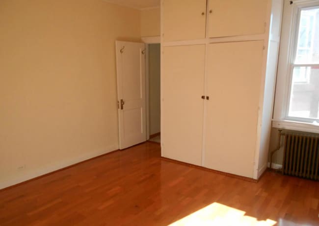 Building Photo - 3 BR 2 BA Townhome in the heart of Canton!