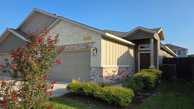 Building Photo - 9860 Grosbeak Ln