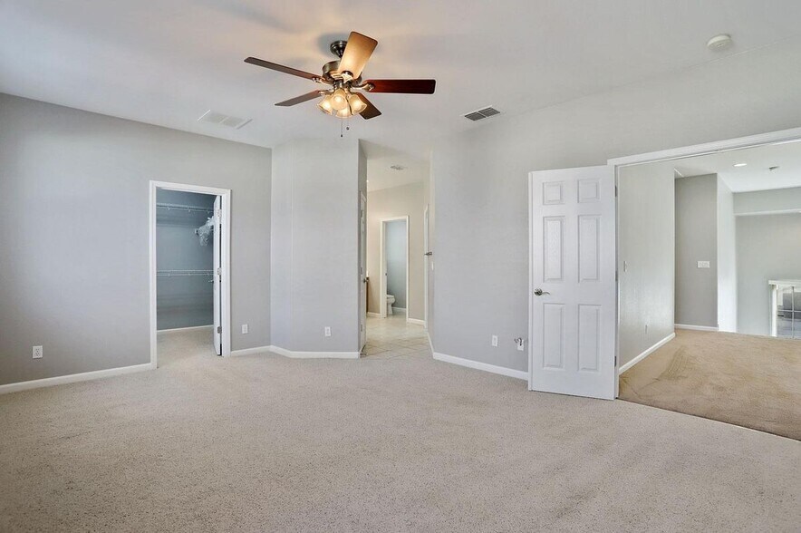 Building Photo - 353 Rosebriar Pl