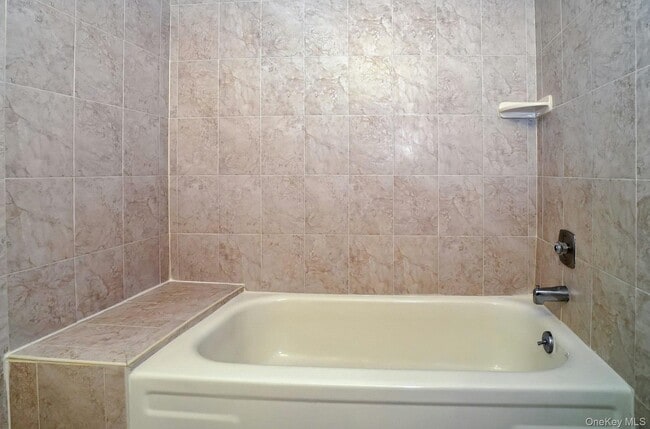 Building Photo - 23 Meadowood Dr