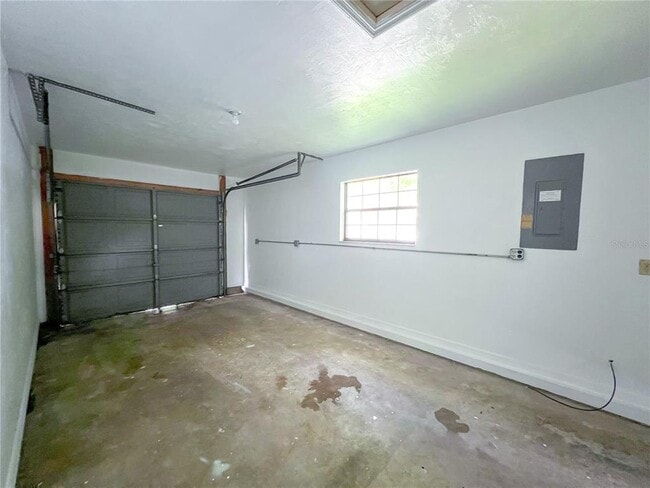 Building Photo - 6003 NW 36th Pl