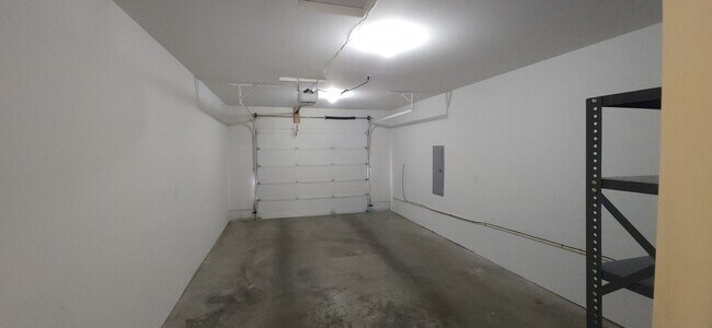 Building Photo - 1410 N Waugh Rd