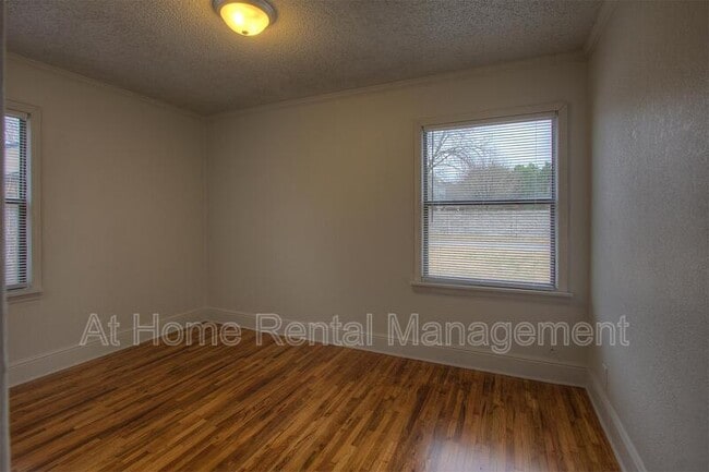 Building Photo - 1331 E 43rd St