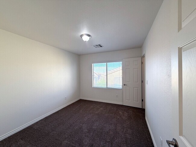 Building Photo - Beautiful 3 bedroom 2.5 bath Home in Provi...