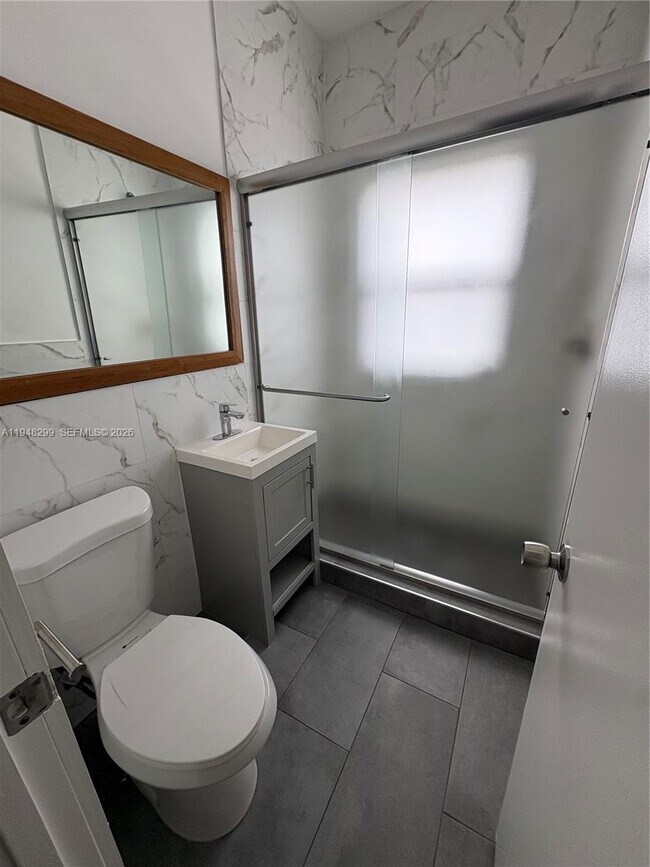 Building Photo - 3237 SW 4th St