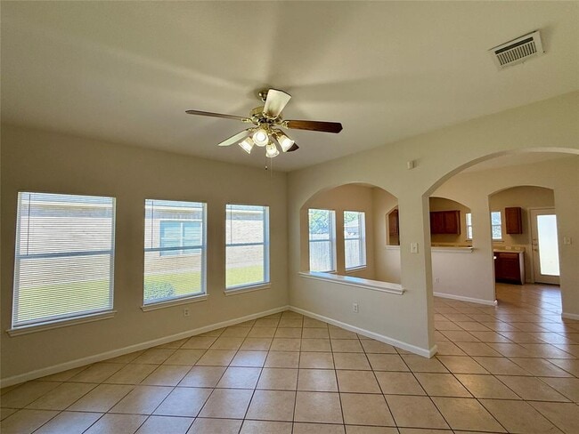 Building Photo - 702 Estancia Way