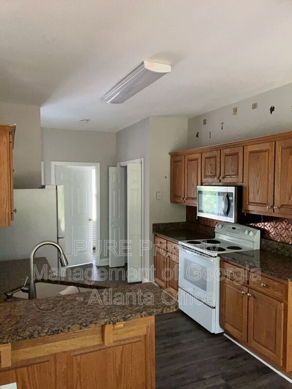 Building Photo - 27 N Hampton Dr