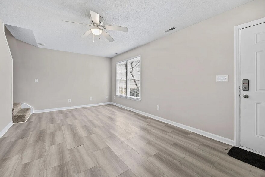 Building Photo - 831 Dalewood Dr
