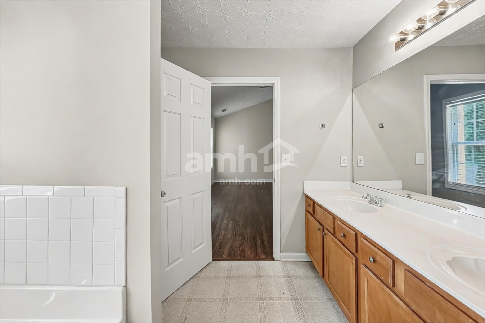 Building Photo - 1558 Great Shoals Cir