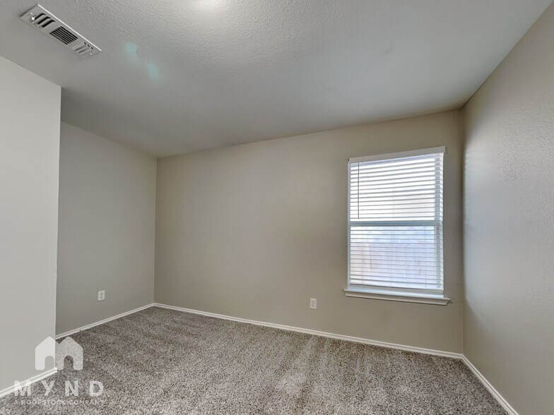 Building Photo - 6614 Estes Flats