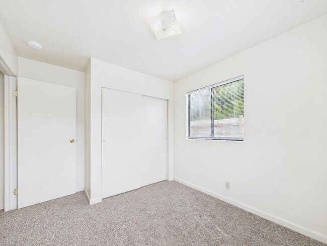 Building Photo - 1006 Hiller Rd