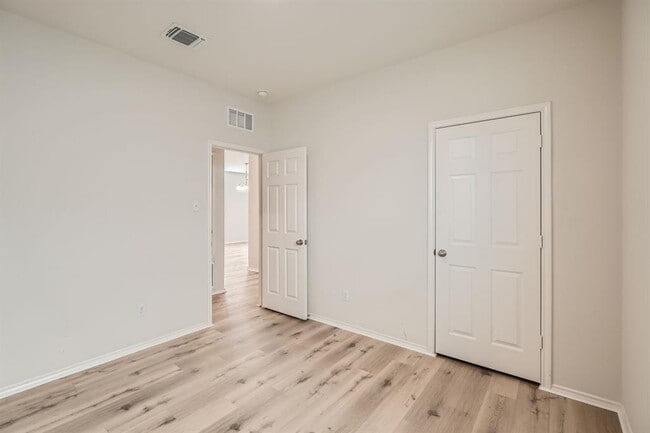 Building Photo - 190 Purple Heart Dr