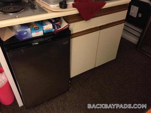 Building Photo - 405 Beacon St