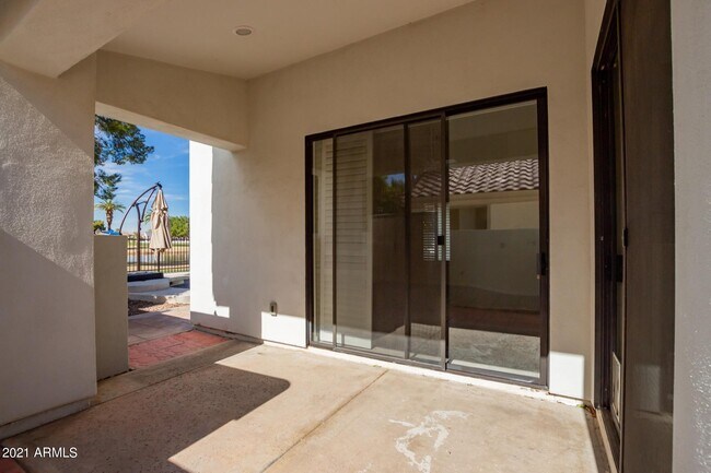 Building Photo - 4734 N Brookview Terrace