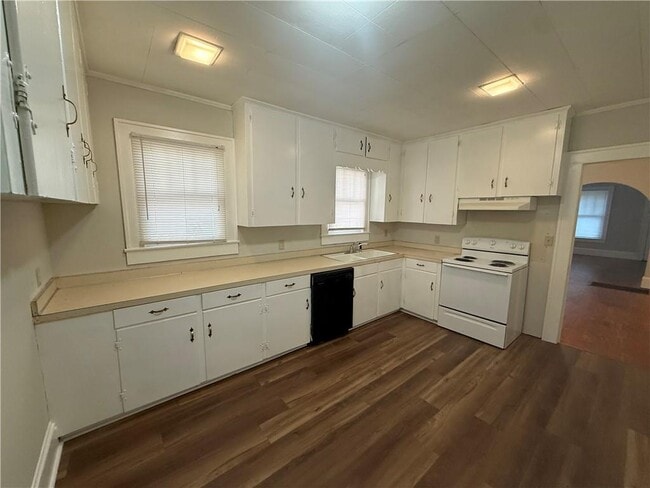 Building Photo - 254 Tuttle Ave