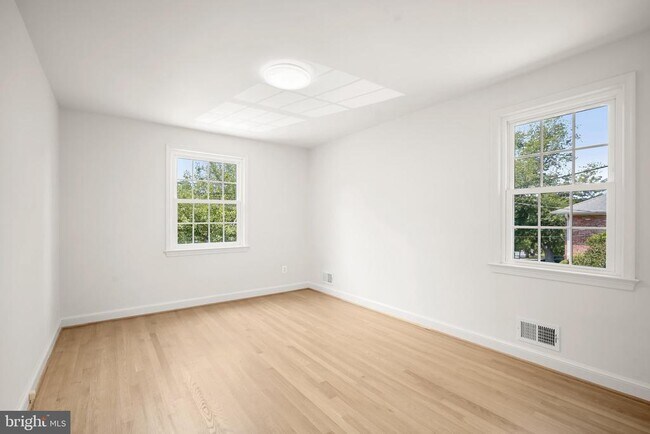 Building Photo - 7109 Radnor Rd