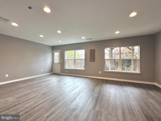 Building Photo - 106 Notions Ct