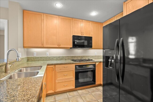 Building Photo - Move-In ready 1 Bed + Den in Discovery on Cortez Hill in Downtown