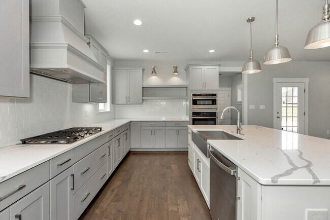 Building Photo - Luxury Craftsman Home in Monrovia Springs