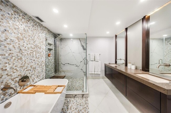 Building Photo - 2821 N Ocean Blvd