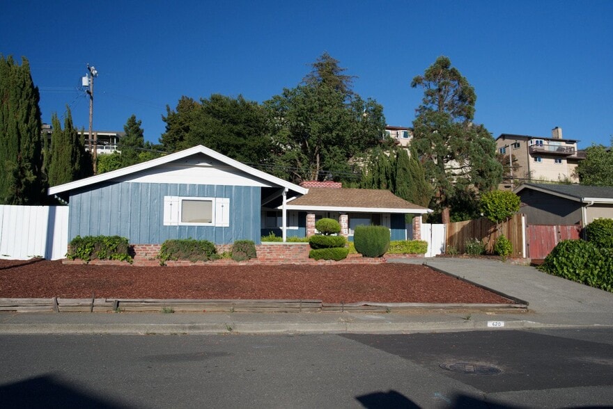 Building Photo - 620 Lockwood Dr