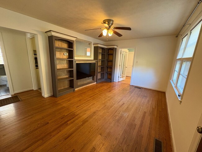 Building Photo - Beautiful home with lots of custom touches...