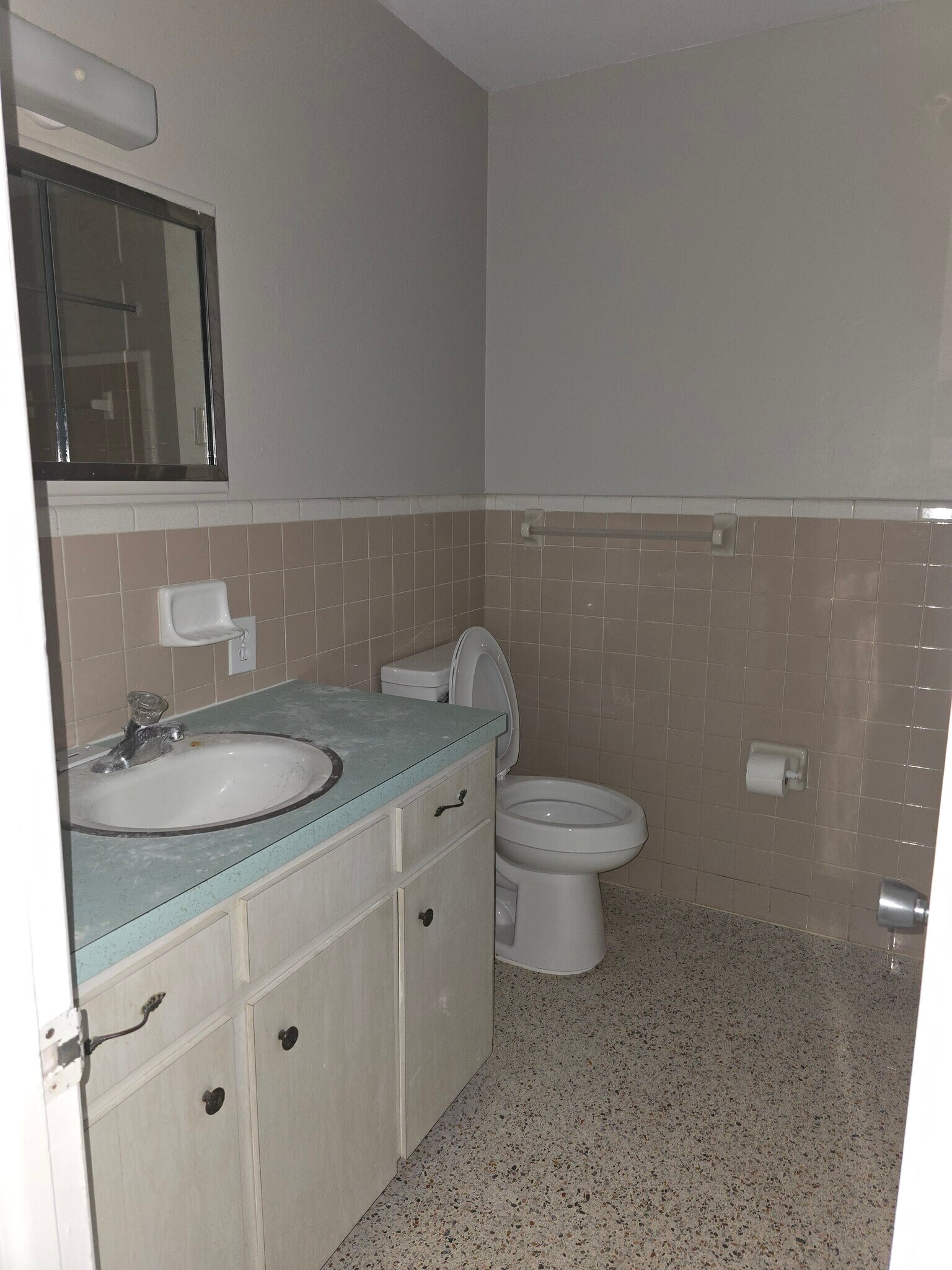 Building Photo - 302 Longwood Dr