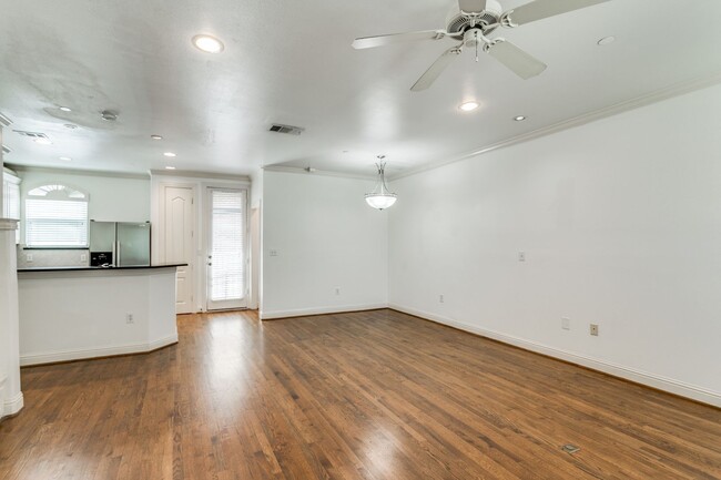 Building Photo - Easy walking distance to SMU campus!