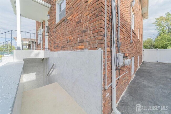 Building Photo - 54 Bergen St