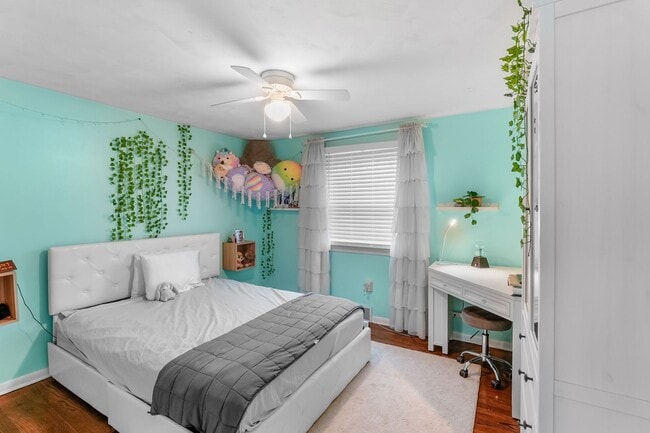 Building Photo - Beautifully Updated 4 Bedroom, 2.5 Bath Home in Fairview