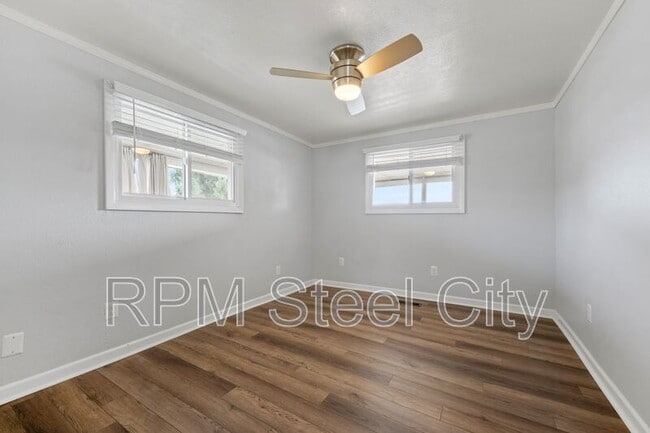 Building Photo - 903 W 15th St