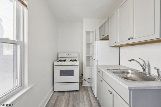 Building Photo - 66 N Washington Ave