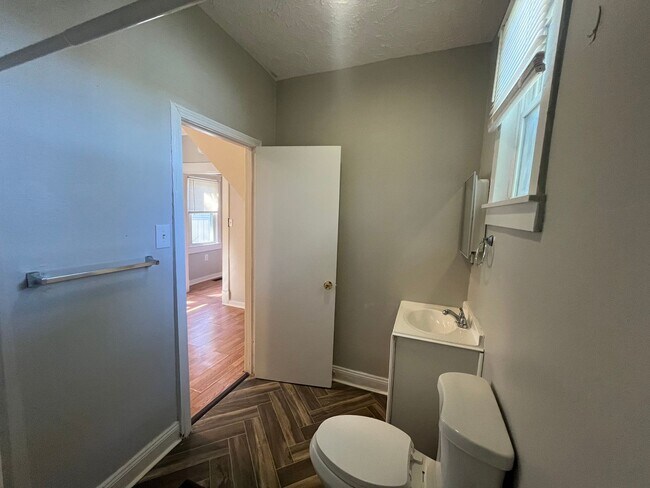Building Photo - Cozy 3BR/1Ba house with small unfinished basement- LEASING SPECIAL - MOVE IN BY 5/31/2026 AND REC...