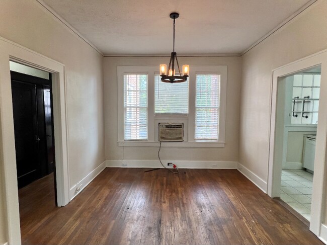 Building Photo - 712 6th Ave N