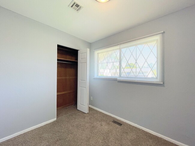 Building Photo - Charming 3 bedroom home in great location
