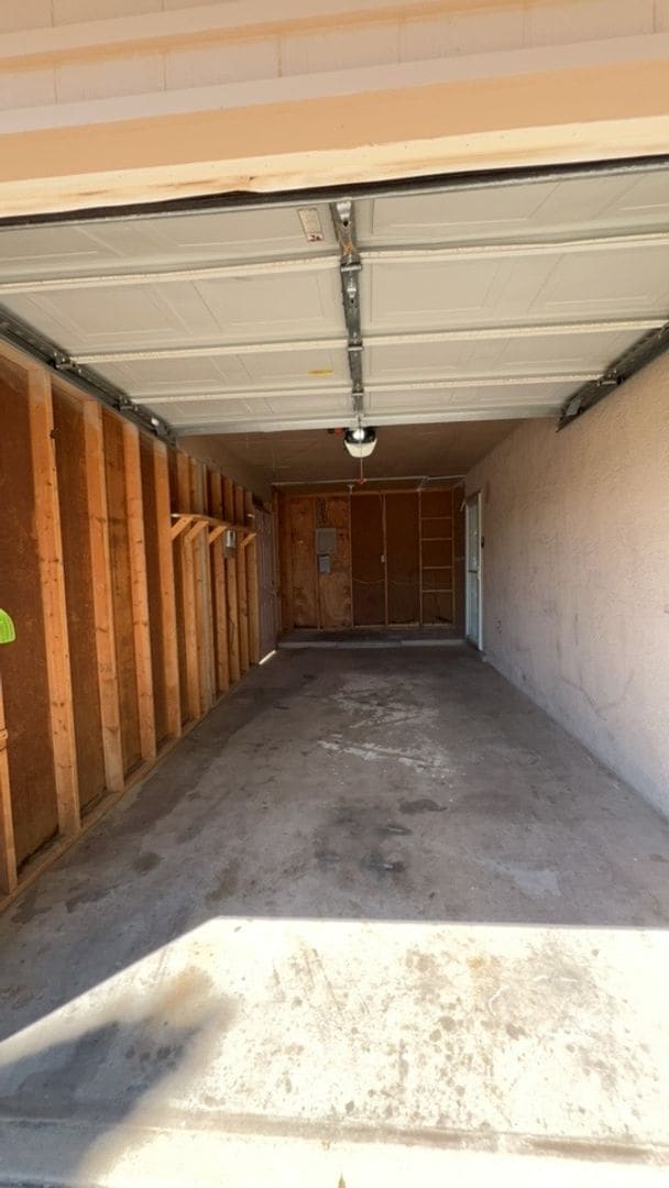 Building Photo - 2 Bed/1 Bath and much more! Move in Specials!