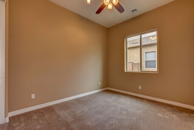 Building Photo - 3 Bed 2 Bath Home with 2.5 Car Garage for Rent in Granville!