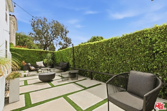 Building Photo - 1/2 W Olympic Blvd