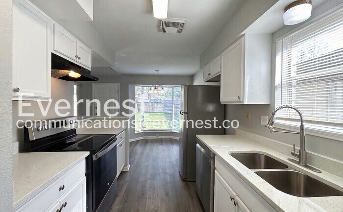 Building Photo - 6654 Laughlin Dr