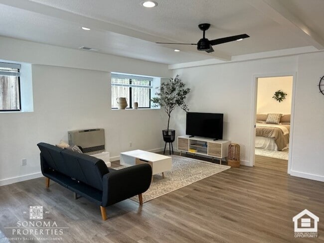 Building Photo - Furnished Guesthouse Suite in Sonoma