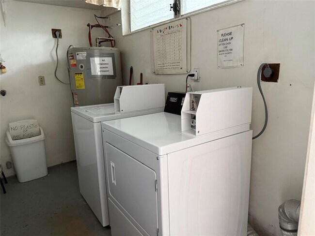 Building Photo - 1110 N Riverside Dr